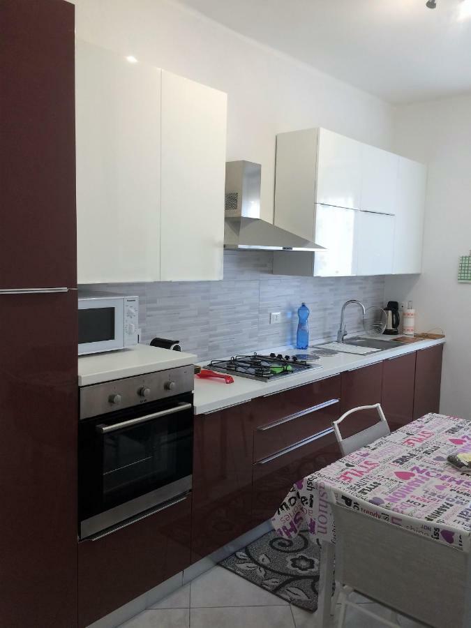 Appartamento Sul Porto Лоано Екстер'єр фото