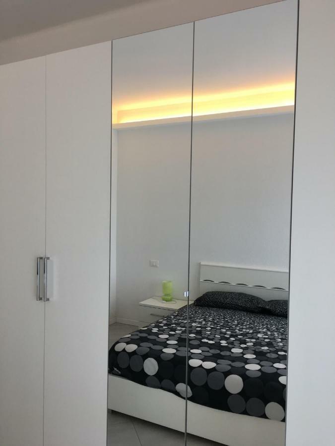 Appartamento Sul Porto Лоано Екстер'єр фото