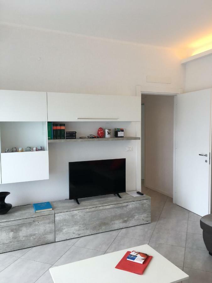 Appartamento Sul Porto Лоано Екстер'єр фото
